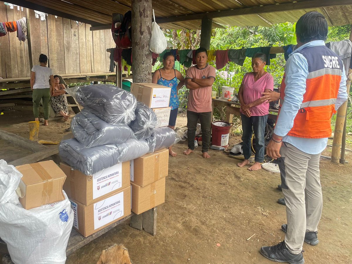 Riesgos_Ec's tweet photo. 📍 #Napo  | Archidona

Tras el incendio estructural registrado en la parroquia San Pablo de Ushpayacu, el Gobierno Nacional, liderado por el presidente Daniel Noboa, está junto a la gente en Archidona.

A través de la Secretaría Nacional de Gestión de Riesgos, se entregó asistencia humanitaria a una familia damnificada por este evento.

La asistencia fue entregada en:

🟪 Comunidad Casa Blanca  

Seguimos en territorio, acompañando a nuestra gente y protegiendo vidas. 🇪🇨

@Presidencia_Ec 
@CaroLozanoHaro 
@ComunicacionEc 

#ElNuevoEcuador