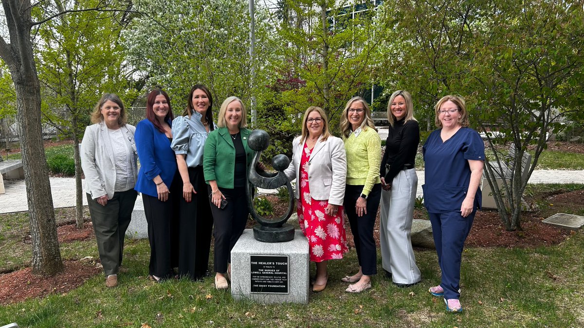 LowellGeneral's tweet photo. Lowell General Hospital welcomed Tena Barnes Carraher, co-founder of @Daisy4Nurses, to help kick off Nurses Week with a Nurse Leader DAISY Award presentation and time with our nursing teams. Thank you for celebrating the impact of nurses and nurse leaders. https://t.co/0Y60NEI2cM