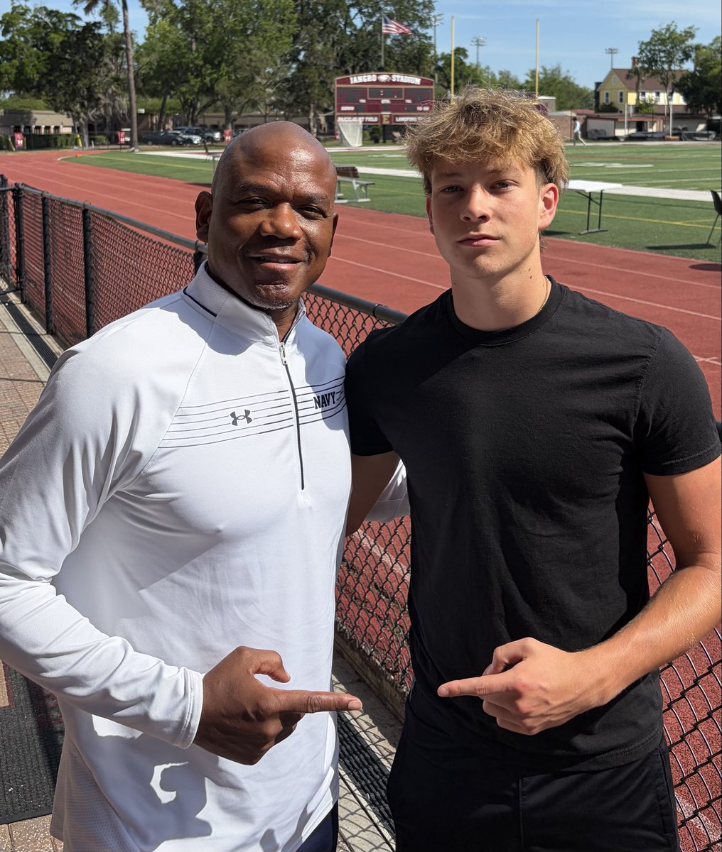 BWessinger3's tweet photo. Thank you @QBCnavy_FB for coming by to see me today. I’m excited to be recruited by @NavyFB and look forward to talking again soon. 

@CharlieHunt1One @seanpmac2 @Bigpreesha84 @FootballEsj @rivals @247sports @One11Recruiting @On3Recruits @PrepRedzoneFL  @itgnext_florida @maxpreps @ChadSimmons_ @SWiltfong_ @tomloy247 @JohnGarcia_Jr @Andrew_Ivins @JustinBarneyTV