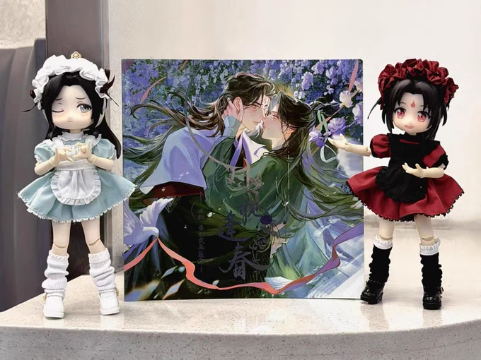 漂洋过海历时一个月,终于收到了来自麦天老师( )的渣反画册 画册封面艺术字部分选用烫银工艺,配上老师创作的春日氛围双人插画,显得更加元气! 画册收录了老师近年作品,从作品本身到画册排版等,都表达了您对渣反的热爱,这样优秀完美的匠心作品,我会好好收藏的!