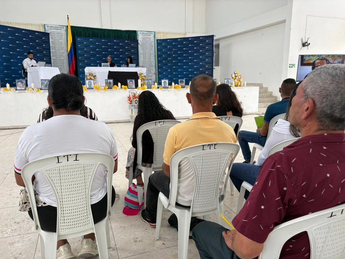 RadNalCo's tweet photo. #Regiones I A través de los 94.0 FM, Emisora de Paz en Convención de Radio Nacional de Colombia, hace presencia en la audiencia territorial de medidas de satisfacción para las víctimas del municipio de El Carmen, realizada en Ocaña en Norte de Santander.

En este espacio, la Sala de Definición de Situaciones Jurídicas realiza seguimiento al régimen de condicionalidad de más de 40 comparecientes de la FuerzaPpública y de la civil María Eugenia Ballena Mejía, vinculada a hechos en los que víctimas fueron presentadas falsamente como bajas en combate en el Catatumbo, un ejercicio clave para la verdad, la memoria y la reparación de las víctimas.