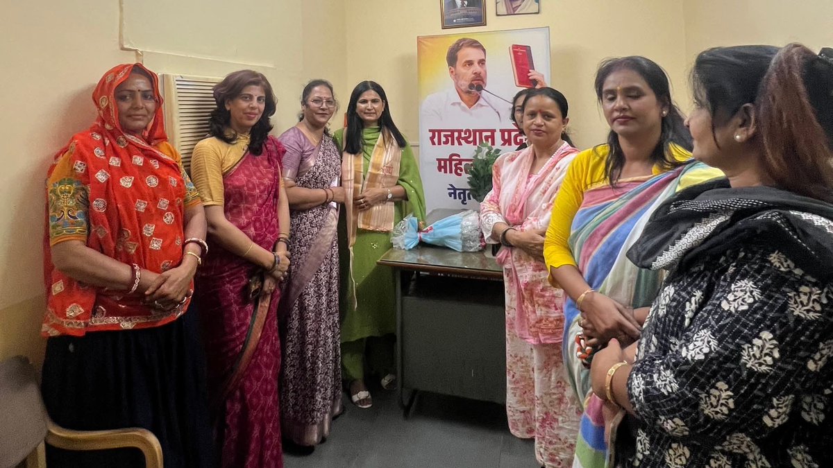 आज जयपुर में प्रदेश अध्यक्ष महिला कांग्रेस राजस्थान, आदरणीय <a href="/sarika171174/">Sarika Singh Choudhury</a> जी से शिष्टाचार मुलाकात कर संगठनात्मक विषयों पर चर्चा की।
उनके मार्गदर्शन एवं नेतृत्व में महिला कांग्रेस निरंतर सशक्त हो रही है।

#MahilaCongress #Jaipur #RajasthanPolitics #WomenEmpowerment