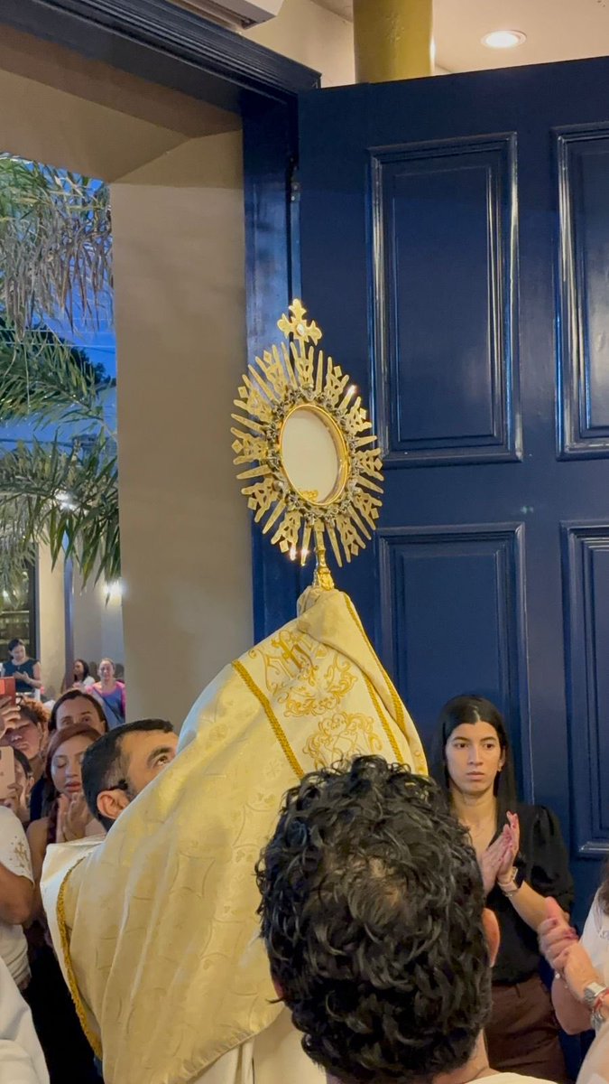 neiltonsp's tweet photo. Na última madrugada de sexta para sábado eu vivi a Missa da Madrugada. Foi uma experiência incrível, única. Se eu tiver novamente a oportunidade de ir, eu sempre irei. https://t.co/fj95OIwHaW