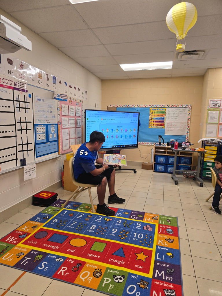 KawasElementary's tweet photo. Big thank you to our CHS Football team for visiting Kawas and reading to our kindergarten students! 📚🏈 Thank you for being amazing role models for our little ones—we appreciate you! https://t.co/nLiHm9QjqT