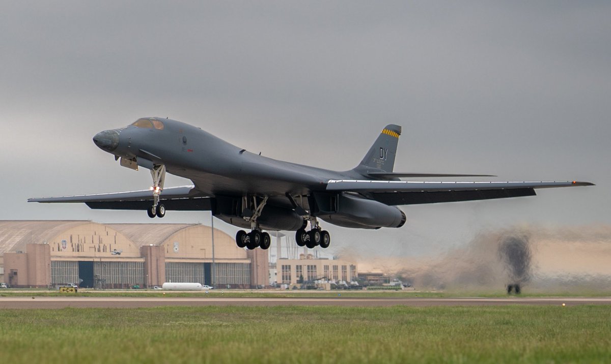 GuyPlopsky's tweet photo. 1/ Back from the Boneyard

"A U.S. Air Force B-1B Lancer [(86-0115)] once parked in the Arizona desert is back in the air after an intensive regeneration and depot maintenance effort led by the Oklahoma City Air Logistics Complex at Tinker Air Force Base." https://t.co/ZHPQLrfNwq