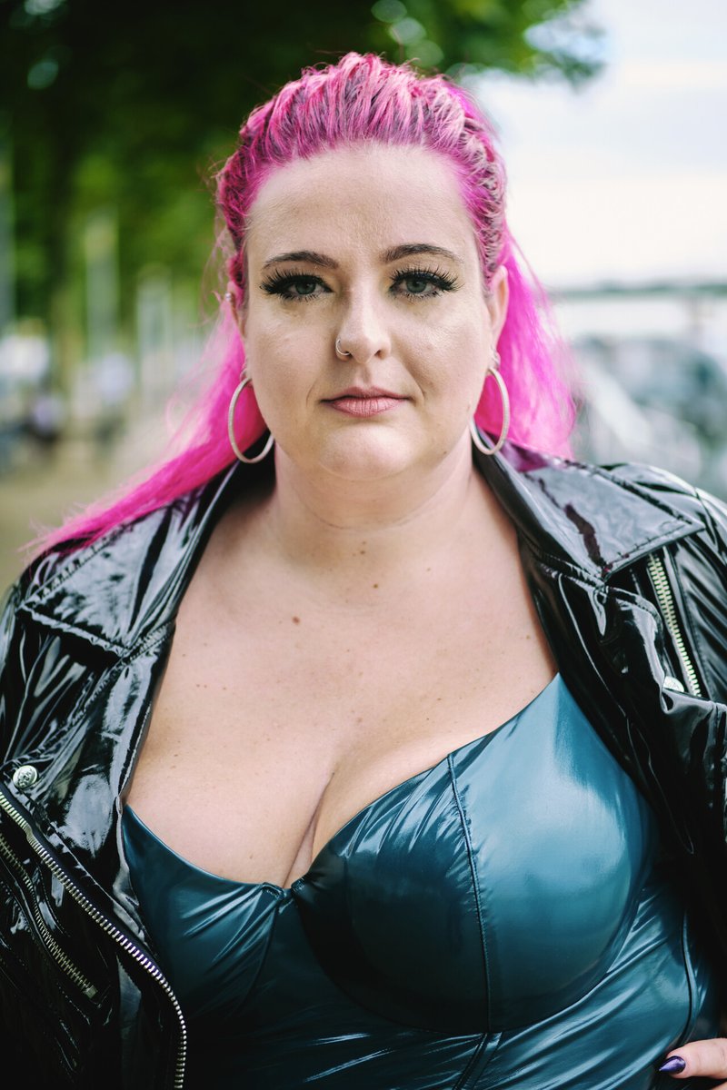 👑 Empress CatastroV tweet media