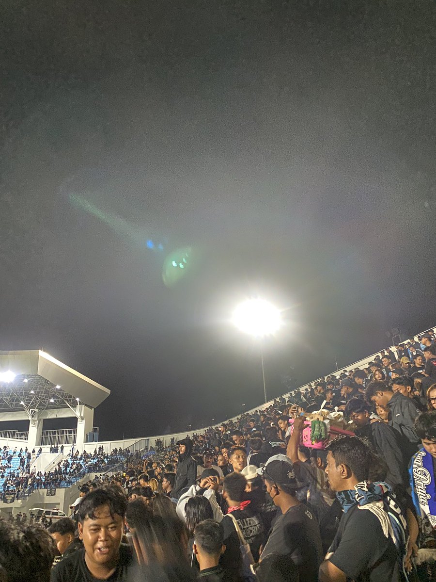 Luthfann5's tweet photo. Banyak yg berubah ahhsu dalah apapun keadaannya tribun utara tetap menjadi nafas, see you 🔥 https://t.co/F2Q2UOtesI