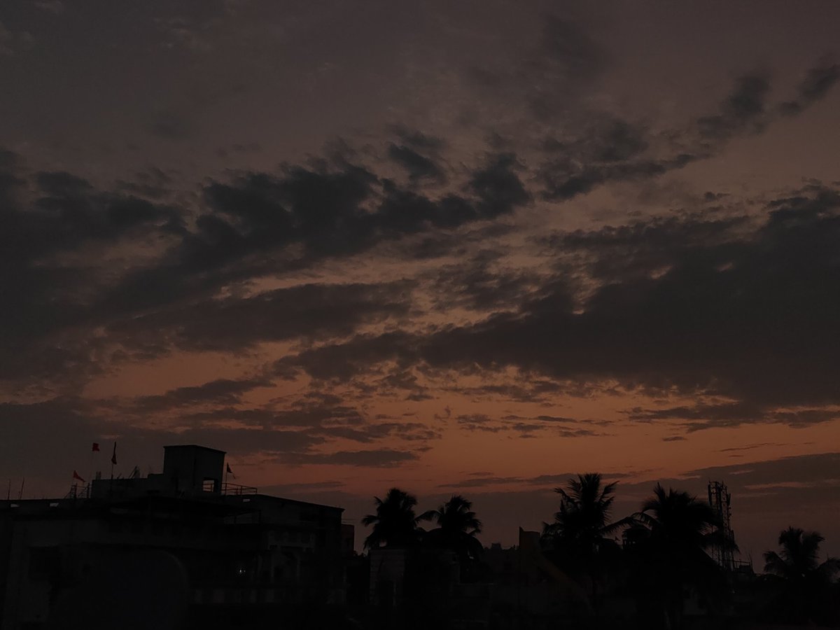 Ananya_Jena03's tweet photo. Absolutely mesmerized by the stunning cloud formations today! ☁️ The sky is putting on an incredible show, with soft hues and intricate patterns.
#ShotOnSnapdragon
#OnePlus11R
@OnePlus_IN
@OnePlusClub https://t.co/4uzkx4Hx28