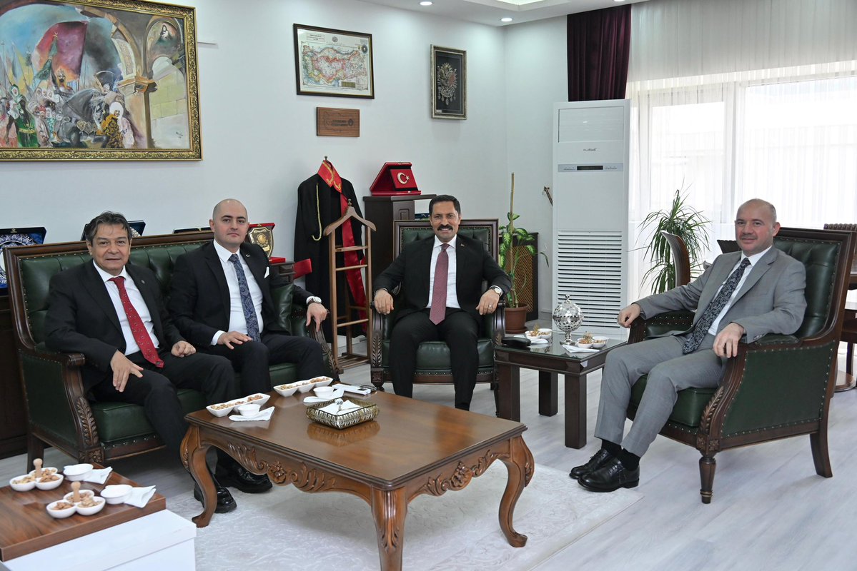 📌Valimiz Mustafa MASATLI, Osmaniye Valimiz Mehmet Fatih SERDENGEÇTİ ve İl Emniyet Müdürümüz Rüştü YILMAZ ile birlikte Osmaniye Cumhuriyet Başsavcısı Uygur Kaan ARISOY’u ziyaret etti.