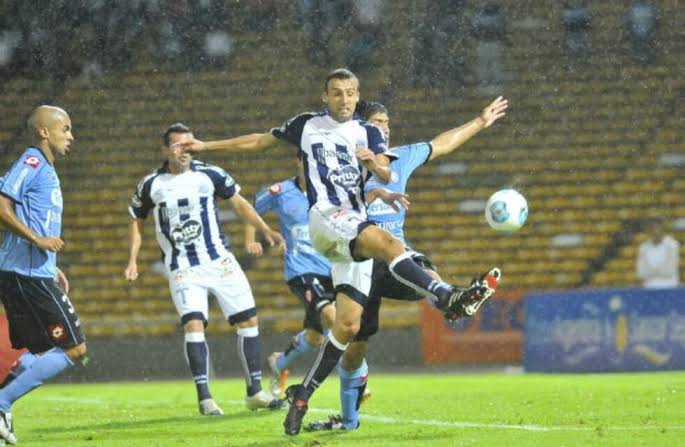 Cuando te quieran charlar con el federal, recordá que ellos estando en primera, nosotros 2 categorías abajo, los dejamos afuera CON SUPLENTES!

Nunca fue la categoría... Es cuestión de paTernidad.