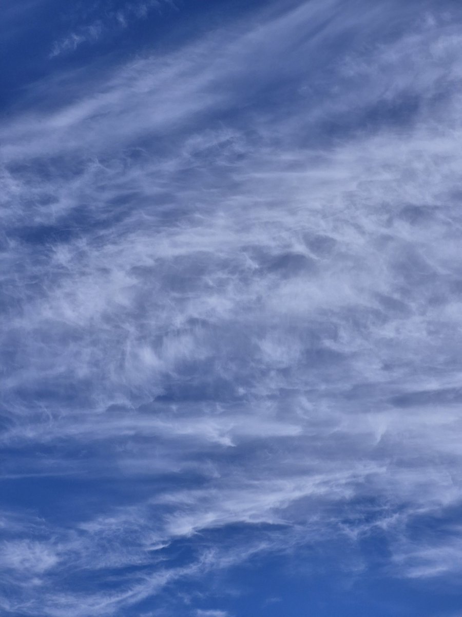 orphanedsky's tweet photo. an ocean in the sky. https://t.co/VLoAZcDBga