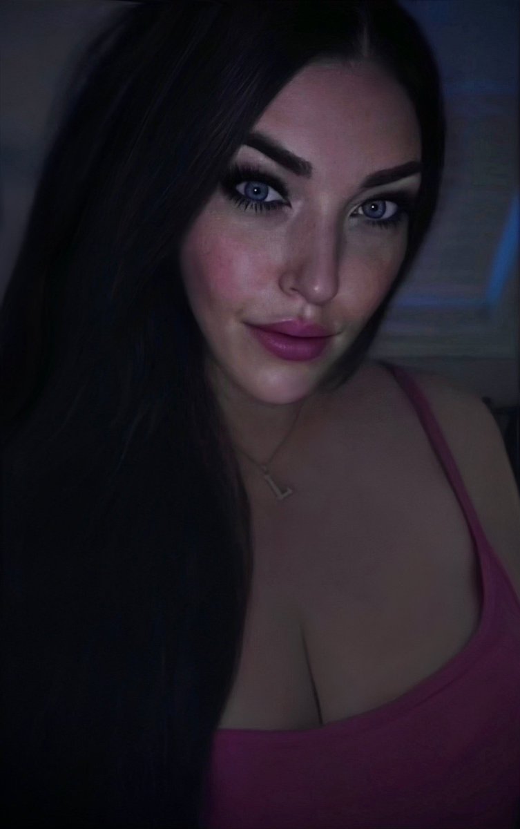 𝔏𝔞𝔲𝔯𝔞 𝔐𝔞𝔯𝔰🥀 tweet media