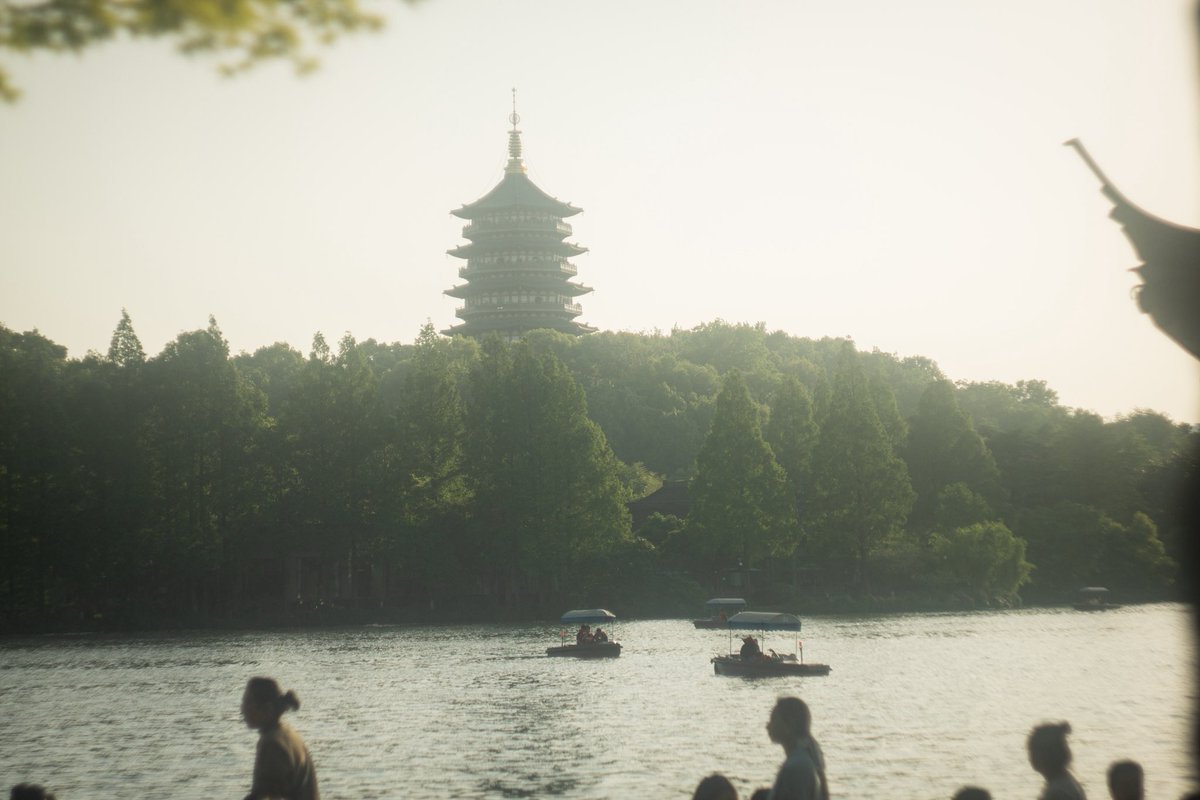 FirstBrillouin's tweet photo. Leifeng Pagoda, Hangzhou, China https://t.co/3KusllnNJP