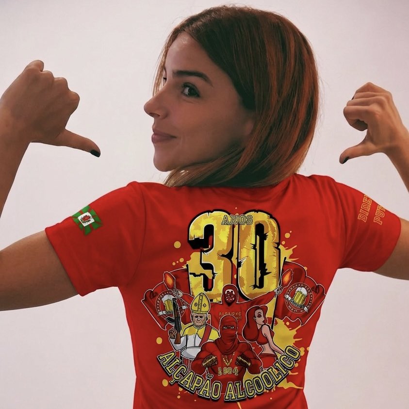 flylikechuu's tweet photo. fuga da culpa | au loquinha

rivais de baterias e opostas em tudo, lorena e eduarda vivem entre provocações e disputas constantes entre los borrachos e alçapão alcóolico. mas, entre festas, chopadas e jogos jurídicos,  o que começa como ódio vira algo impossível de ignorar. https://t.co/vDiTkl6jCU