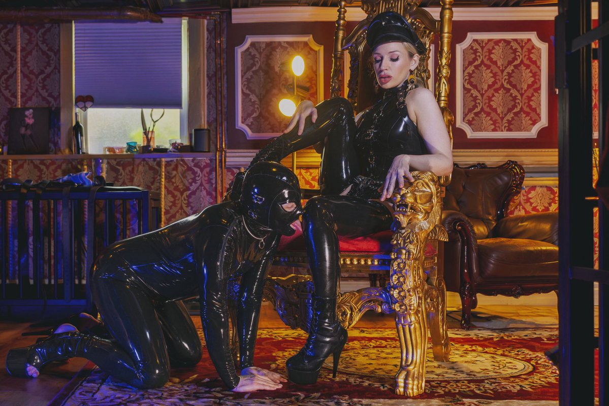 Seattle Dominatrix Ruby Enraylls tweet media