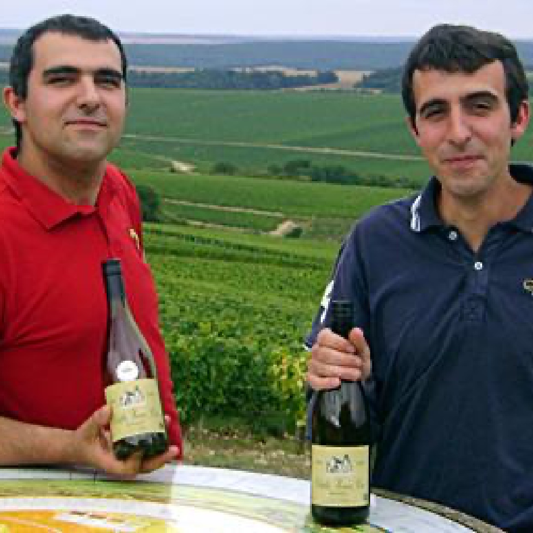 Artisan_Wines's tweet photo. In 1997, Michel George left the local cooperative to become an independent vigneron. Today his sons, David and Jonathan, continue the tradition at their family winery and vineyards in the picturesque village of Courgis in the heart of Chablis. 
https://t.co/1jd1yBA6ZU https://t.co/jwyQxVChg6