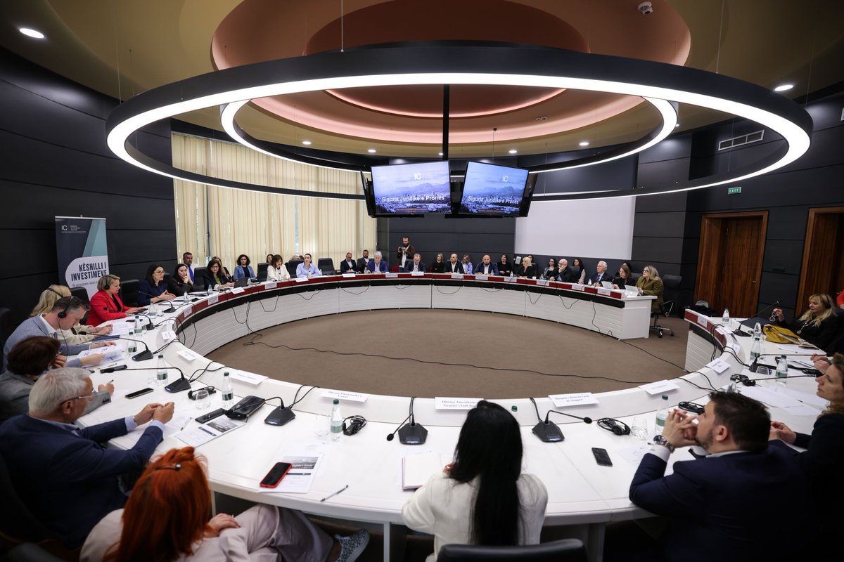 swissaal's tweet photo. SWISSA was pleased to take part in the latest meeting of the Investment Council held in Tirana, where discussions centered on the legal certainty of property rights, an issue of key importance for the business community.

Read the full press release:
https://t.co/xfloP1aXRL https://t.co/rTDkVkwAFf