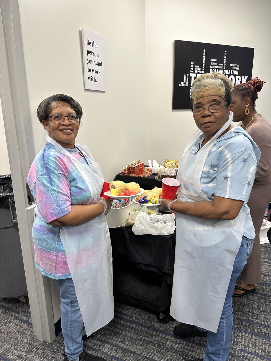 ValarieLawson15's tweet photo. Our two retirees! We love Ms. Mamie and Ms. Paul. Enjoy your well deserved retirement!@funteacher https://t.co/hoii2x4QDD