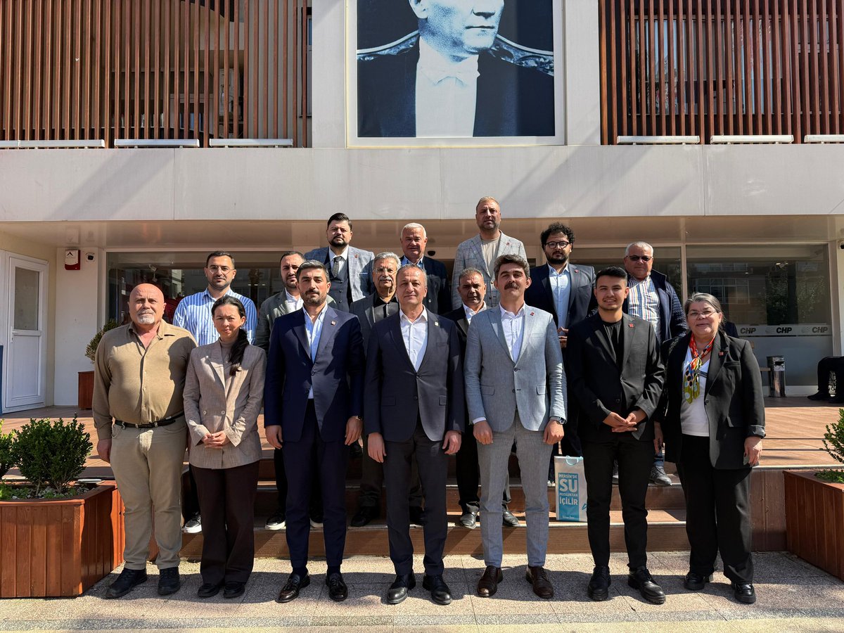 chpmersinilb's tweet photo. Aylık Olağan İlçe Başkanları Toplantımızı Gerçekleştirdik.

​İl Başkanımız Koral Ömür başkanlığında, Olağan İlçe Başkanları Toplantımızı  gerçekleştirdik.

​Ülkemizin ve kentimizin geleceği için örgütümüzün her bir kademesiyle tek yürek halindeyiz.
 Cumhuriyet Halk Partisi olarak; adaleti, liyakati, ekonomik refahı ve toplumsal huzuru inşa etme sözümüzün arkasındayız.
​Halkımızın dertlerine derman olmak, yereldeki başarılarımızı genele taşımak için durmaksızın, omuz omuza çalışmaya devam edeceğiz.
