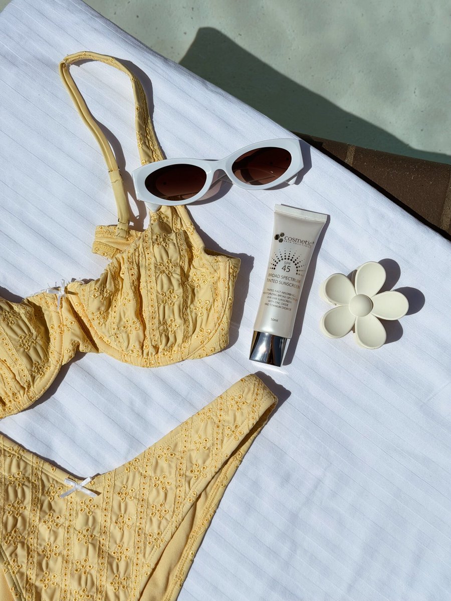 CSS_ScienceLab's tweet photo. Your everyday essentials, powered by Cosmetic Skin Solutions — featuring Broad Spectrum Tinted Sunscreen SPF 45, Day Moisturizing Crème, B5 Intensive Cream, Exfoliating Gel Cleanser, and Supreme HA Intense. https://t.co/D2eNgxtu7z