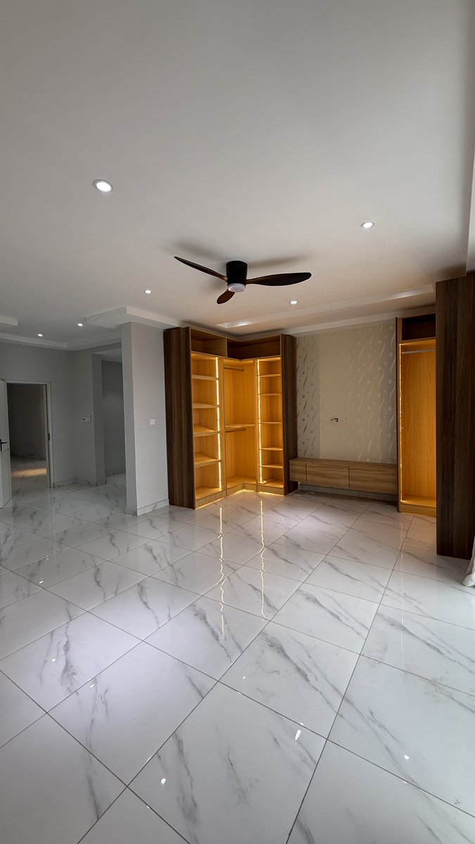 HouseMasterGh's tweet photo. For Sale 
Reduced to Sell !!
Newly Built 4 Bedroom House + Boys Quarters 
📍Lakeside
Price: $250,000

Property Features;
* Ensuite bedrooms 
* 2 No. Family Area(s)
* Fitted kitchen 
* Rooftop terrace 

For viewings &amp; further details,call/whatsapp 
☎️ 0504385603 or 0243856807 https://t.co/2y7VZVv95i