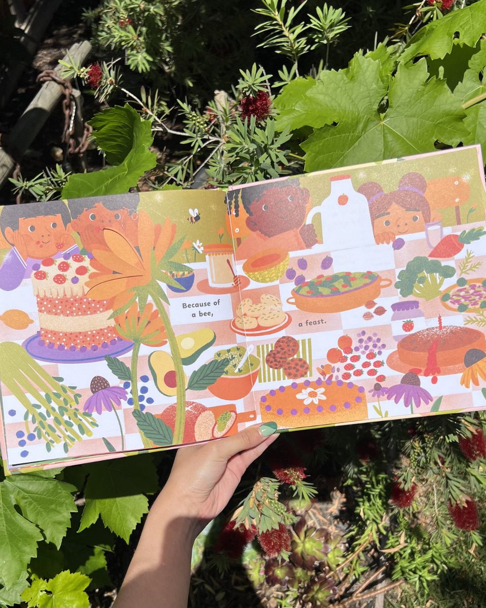 ChronicleKids's tweet photo. Wander through the farm with Because of a Bee🐝

This picture book by @LolaMSchaefer and @Frenci_San showcases the spiraling circles of nature and the importance of even the tiniest creature in our lives.

Pre-order here: https://t.co/Sg1PUtjuBN https://t.co/ERbnf0oNZJ