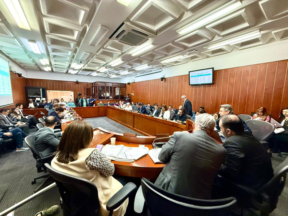 LucyGobernadora's tweet photo. Desde la Comisión III en el @SenadoGovCo hacemos presencia en el debate de control político citado por la senadora @KEspinosaOliver por la salud del departamento de Sucre, con participación del ministro de Salud @GA_Jaramillo y distintos actores institucionales. 

Todas las conversaciones, debates y decisiones que se construyan alrededor de las soluciones que necesita nuestra gente en materia de salud son necesarias para avanzar. Esperamos que de aquí surjan compromisos y resultados positivos que permitan fortalecer la salud y mejorar la atención de todos los sucreños.