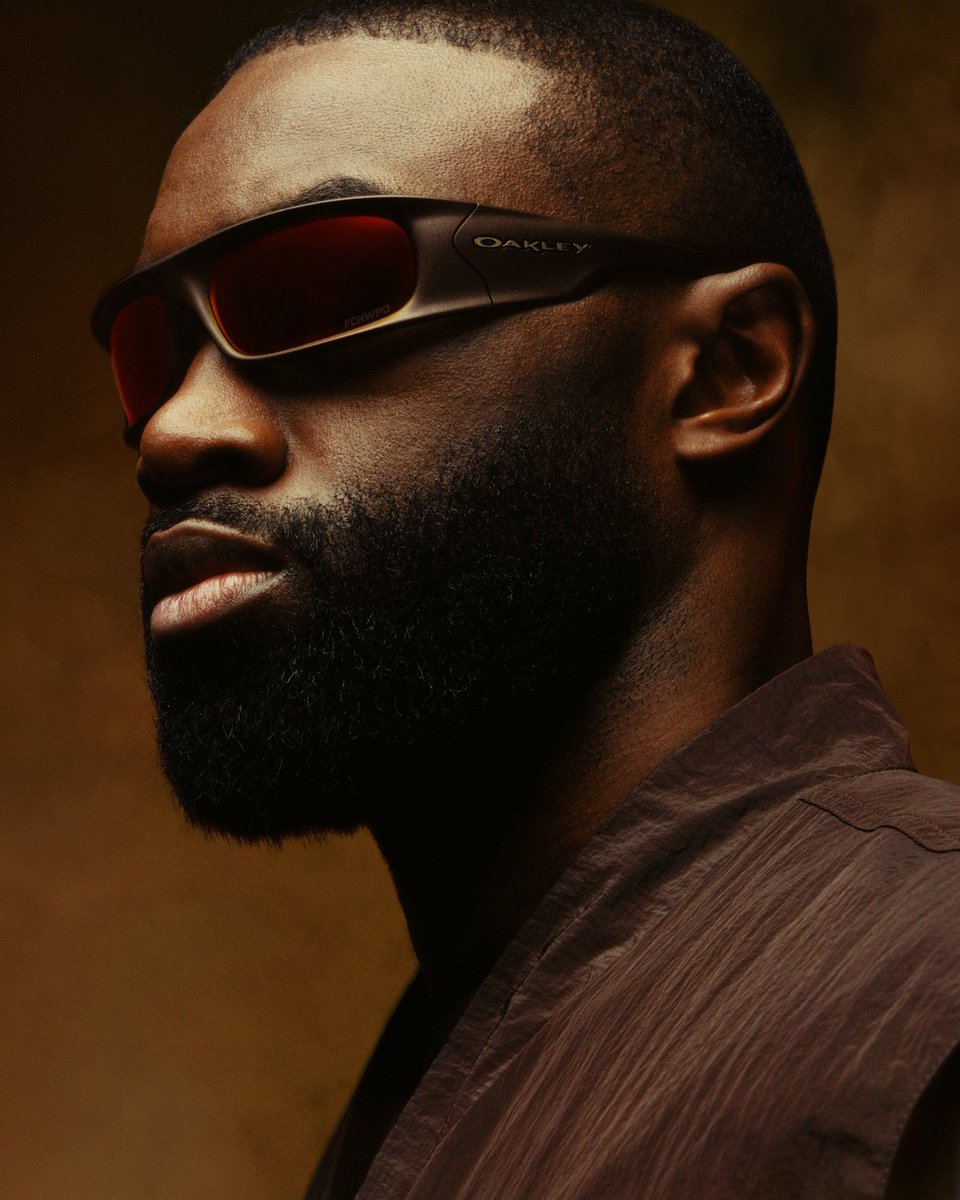 Oakley tweet media