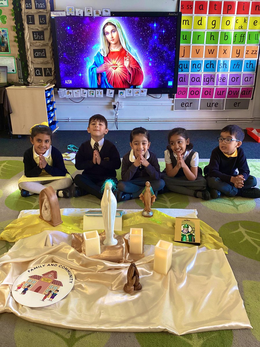 HolyFam_Rec's tweet photo. A beautiful Celebration of the Word focused on Our Lady and her courage in saying yes to God. We reflected on how we can say yes in our own lives, sang and signed the Hail Mary, and lifted our hearts in prayer. 🙏🩵🕯️🤍✨ #REHFB10 #PrayerHFB10 https://t.co/qjrgJtrRn9
