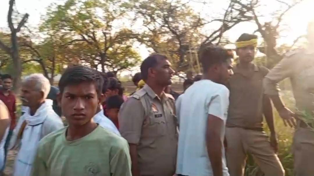 ब्रेकिंग न्यूज़ । कौशाम्बी 

सराय अकिल थाना क्षेत्र के जुगराजपुर गांव में सड़क किनारे झाड़ियों मे मिला अज्ञात महिला का शव जांच में जुटी पुलिस
<a href="/kaushambipolice/">KAUSHAMBI POLICE</a>