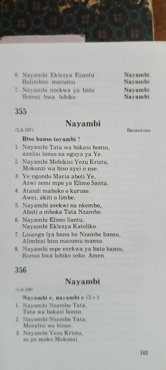 jbmalenge's tweet photo. "Mozalisi wa binso".
Ce sont des catholiques du Kwilu. Ils adorent chanter en lingala. Lorsqu'ils entendent "mozalisi wa binso", ils comprennent : "Mosalisi na biso." https://t.co/XsQaCs7xXx