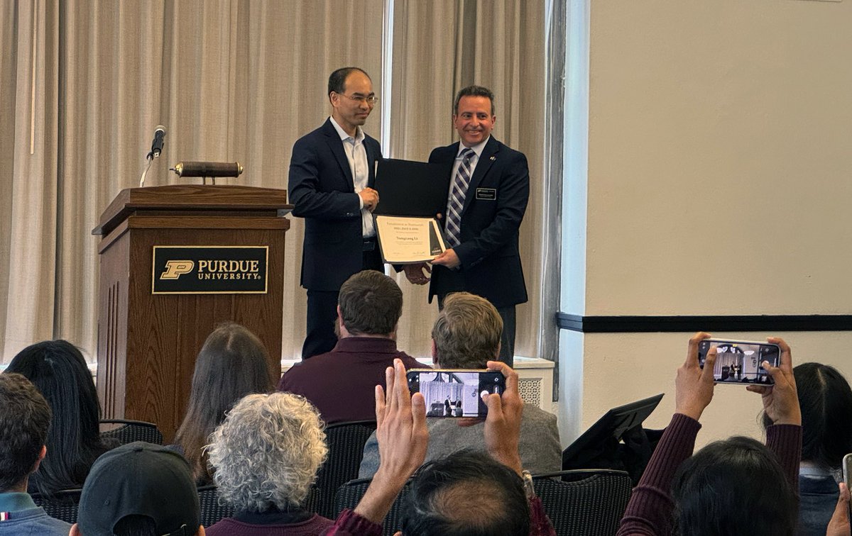 PurdueQuantum's tweet photo. PQSEI member Tongcang Li speaks at the Excellence in Research Award Lectures event regarding his Bement Award-winning research. His work could achieve significant real-world impact in #quantum sensing applications. Congratulations, Tongcang!
https://t.co/kaVH4LWvNa https://t.co/fnk6OT9hZP