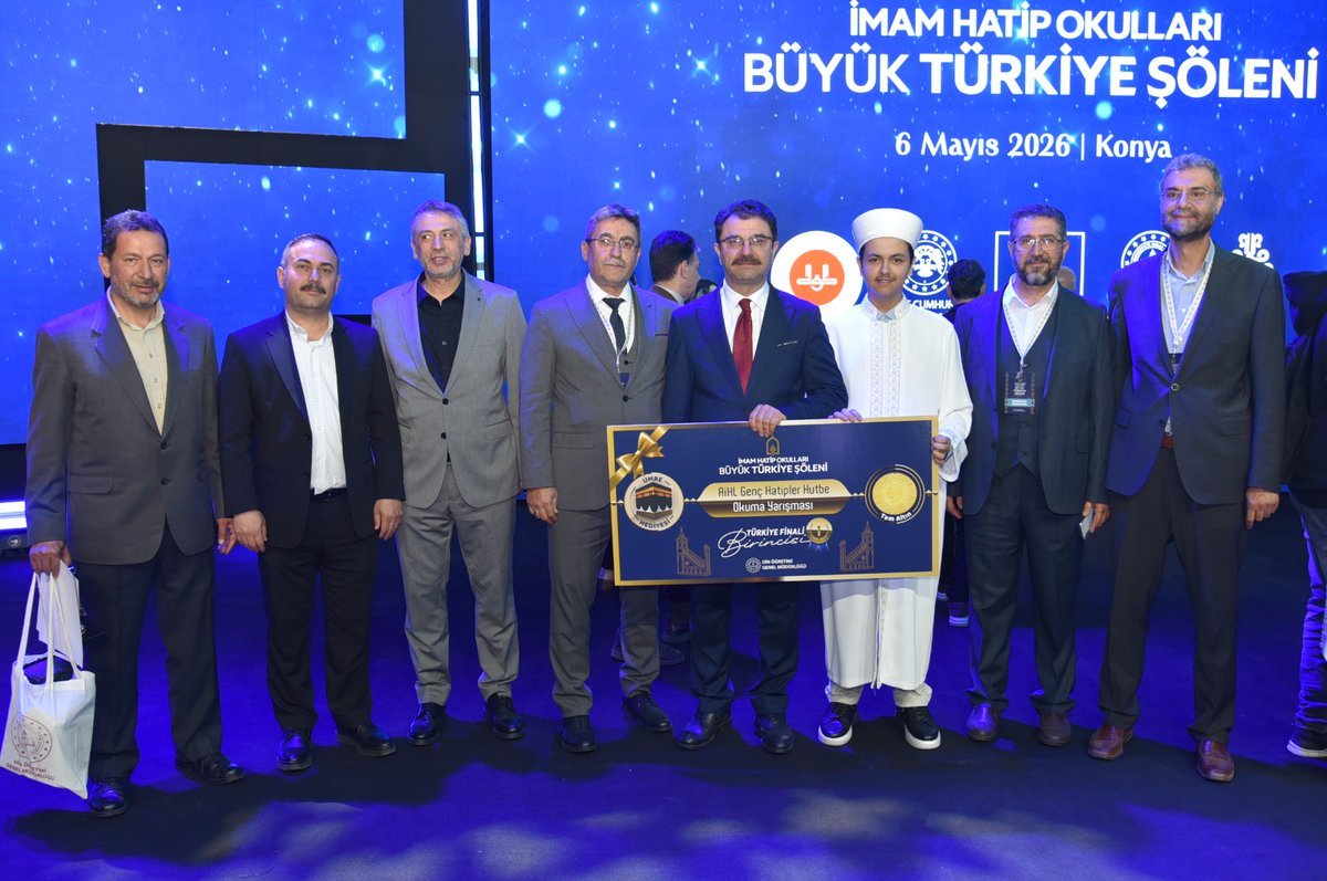 meramMEM's tweet photo. Milli Eğitim Bakanlığı Din Öğretimi Genel Müdürlüğü tarafından düzenlenen "Mesleki Yarışmalar Türkiye Finalinde";
İlçemiz Tahir Büyükkörükçü Anadolu İmam Hatip Lisesi öğrencimiz Muhammed Melih Uçar, 
“Genç Hatipler Hutbe Okuma Yarışması”nda 

TÜRKİYE BİRİNCİSİ olmuştur.

Ödülünü Milli Eğitim Bakanımız Sayın Yusuf Tekin'in elinden alan öğrencimizi, öğretmenlerimizi ve okul yöneticilerimizi tebrik eder, başarılarının devamını dileriz.
@meb_dinogretimi 
@konyamem 
@meramkym 
@MeramBelediyesi 
@erkanyakisir