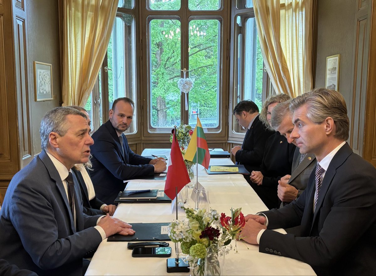 ignaziocassis's tweet photo. I had the pleasure of welcoming @BudrysKestutis, FM of #Lithuania in #Cham.
The discussions focused on our good bilateral relations, Lithuania’s 2027 EU Council Presidency, the current geopolitical context and Switzerland’s priorities as Chair of the #OSCE. https://t.co/gQM15bXG56