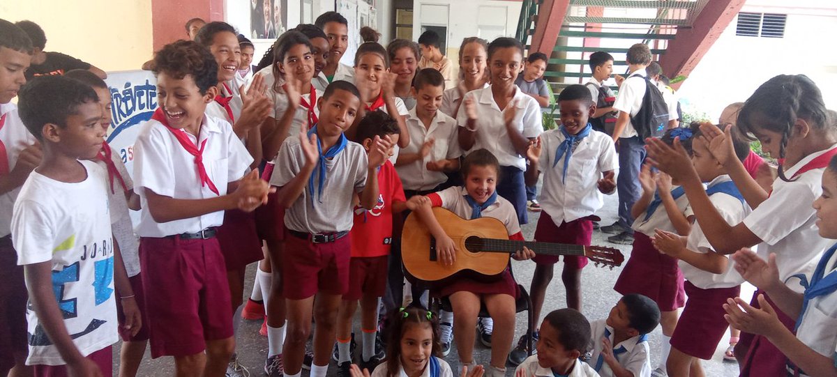 EducacionIJ's tweet photo. En este instante disfrutan  los escolares de la Escuela Especial José Martí del ritmo contagioso del Son.#CubaEsSon.
@EducacionIJ .
@CubaMined .
@SentirPinero1 .
@EnaReyesTorre .
#LaClaveCubana. https://t.co/47qJ2uGoKB