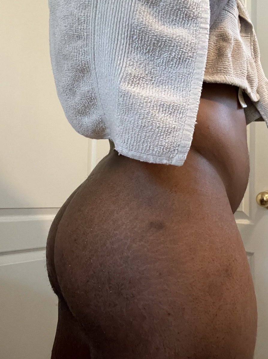 Terrencethixk's tweet photo. Shower was GREat after workout 🧅💪🏾 https://t.co/w1Ge38rkjn