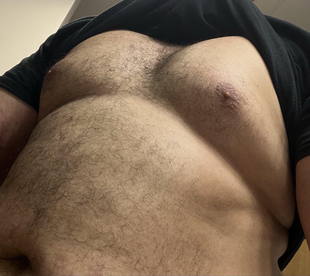 CanisGreen's tweet photo. Chest early this morning and it wasn’t freezing outside when I left for the gym https://t.co/SKUhN9slIM