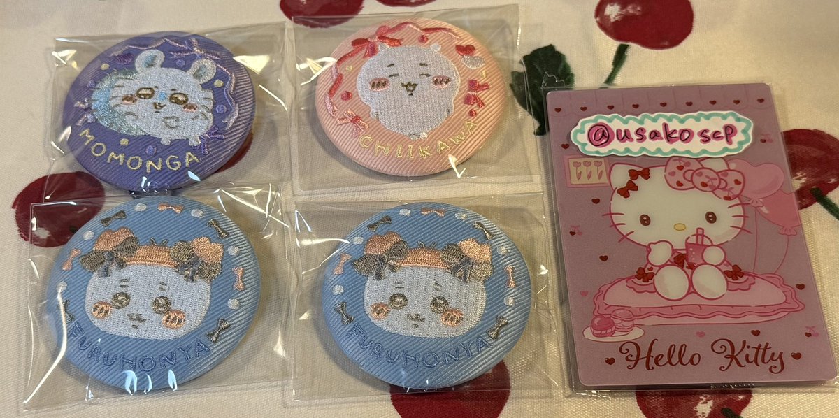 交換 ちいかわ 刺繍缶バッジ 2 譲】ちいかわ(全身)モモンガ(全身