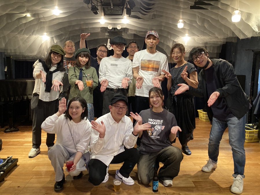bonn420's tweet photo. 今日(もう昨日)はリリィ・シュリンプさんの『おろかもの』リリース記念パーティーでした！
対バン杉本さんのサポートでドラム叩いてきました。

エビフライ🍤に印象を持っていかれてる気がしなくもないですが、サウンド大好物でした。
戦利品(件の自由曲も含む)もゲット！ https://t.co/GN03rUyZ1M