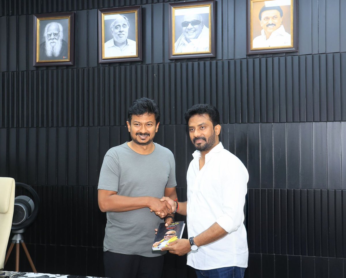இன்று 06.05.2026 சென்னையில்

கழக இளைஞரணி செயலாளர்
மாண்புமிகு முன்னாள் துணை முதலமைச்சர்
திரு.உதயநிதி ஸ்டாலின் MLA அவர்களை சந்தித்து நன்றி தெரிவித்தார்

மாண்புமிகு தமிழக முன்னாள் முதல்வர், போடிநாயக்கனூர் 
சட்டமன்ற தொகுதி உறுப்பினர் 
ஐயா திரு.ஓ.#பன்னீர்செல்வம் BA., MLA அவர்கள்