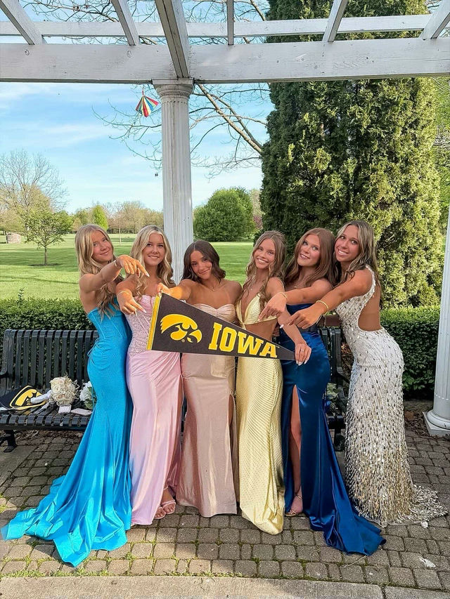 IowaAdmissions's tweet photo. Hi Future Hawkeyes,

This moment brings excitement, nerves, and everything in between.

What’s ahead at Iowa is special. You’re not just starting college, you’re joining a community that believes in you.

Can’t wait to see what you’ll do here. 🖤💛 https://t.co/LXR1qQMHTk