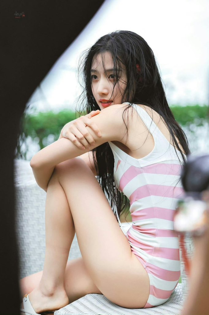 卢昱晓泳装👙 https://t.co/DZd8WEQYOW