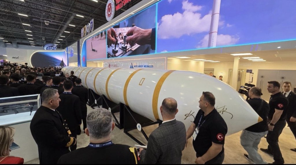 When Saudi Wisdom meets Turkey’s Rising Technology, united under the umbrella of Pakistan’s Nuclear Deterrence.. Know that an invincible "Islamic Axis" has emerged to discipline tyrants and redraw the global map of power. 🔥🚀
​The Hebrew newspaper (Ma'ariv) sounds the alarm over