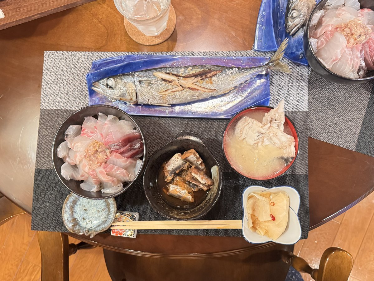 nomap819's tweet photo. 初の五島列島🏝️

九州出向の同期で3泊4日。片道400kmの孤独な旅を経て現地集合。

4枚目の晩御飯、550円で食べれたなんて信じられん😳
混まんし美味しいもんいっぱいやし、五島おすすめすぎる！！ https://t.co/TkunisT9R2