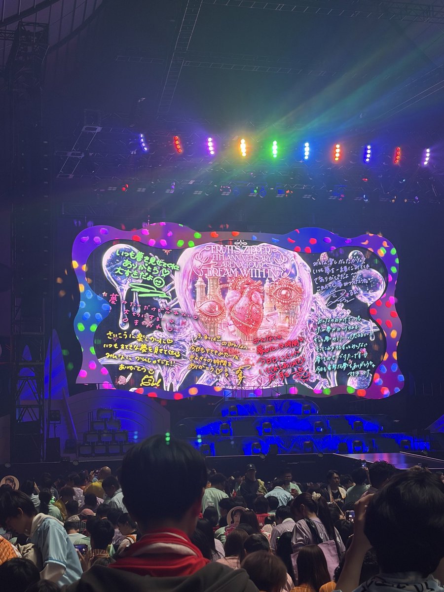 dktetu's tweet photo. グッズのトレードやなんやら
色々ありがとうございました！
代々木最終日最高のセトリでした

次はホルツ！！！あてる！！！

#ふるっぱー４周年アリーナツアー 
#FRUITSZIPPER https://t.co/bzVENqT2jD