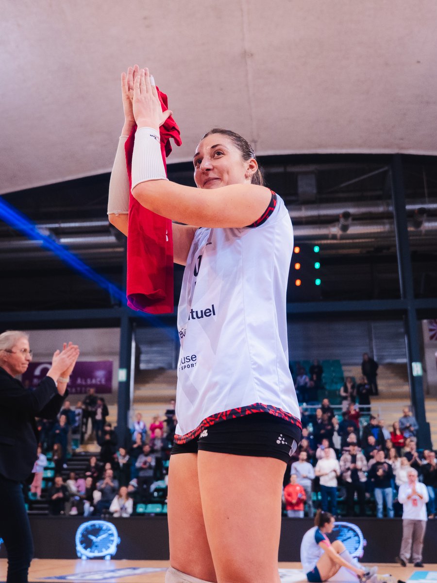 LNVofficiel's tweet photo. Léa Soldner tire sa révérence 👋
L'emblématique capitaine du @VolleyMulhouse a terminé sa magnifique carrière en apothéose, avec un titre de Championne de Saforelle Power 6.
Le palmarès de la libéro du VMA depuis 2014 :
4️⃣4️⃣2️⃣ matchs disputés
3️⃣ fois championnes de #SP6
3️⃣ Coupe de France
4️⃣ Supercoupe de France
Meilleure libéro de SP6 en 2018/2019
Bravo et bonne continuation Léa 👏
📸 justfocusbysg