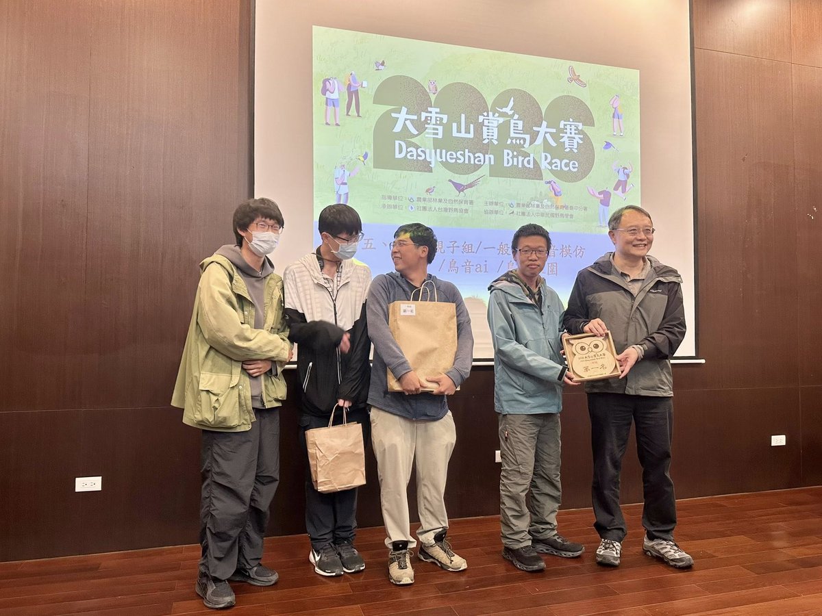 twbf1988's tweet photo. From 5/1-5/2, the 16th Dasyueshan Bird Race took place in Taichung City. Hosted by the Wild Bird Association of Taiwan, it is Taiwan's largest birding competition. This year, a record 176 participants across 46 teams competed, with the winning team recording 121 species.

📷WBAT https://t.co/govEtPJe2x