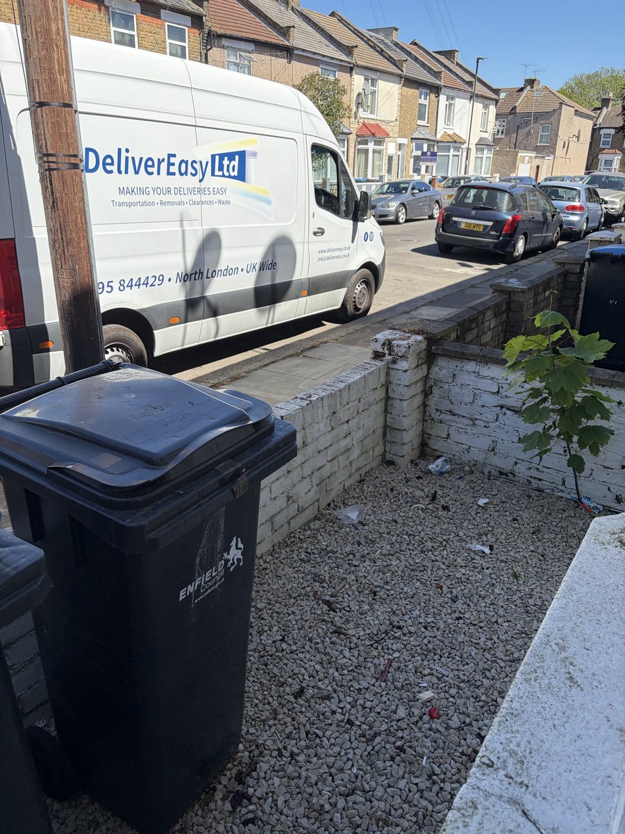 DeliverEasyLtd's tweet photo. Waste removal completed in Lower Edmonton ♻️🗑️

From cluttered to cleared in no time. Another job done right by DeliverEasy Ltd. https://t.co/fXn5Cw20Cx