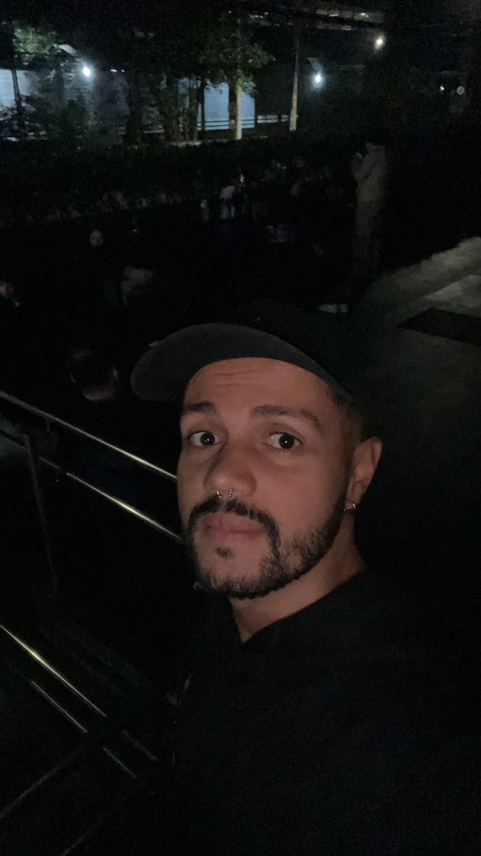 boasorteandy's tweet photo. Cheguei às 04:30 da manhã no espaço Unimed, tava um frio do cão. 
Mas valeu a pena! https://t.co/0A0Nfsrdq5
