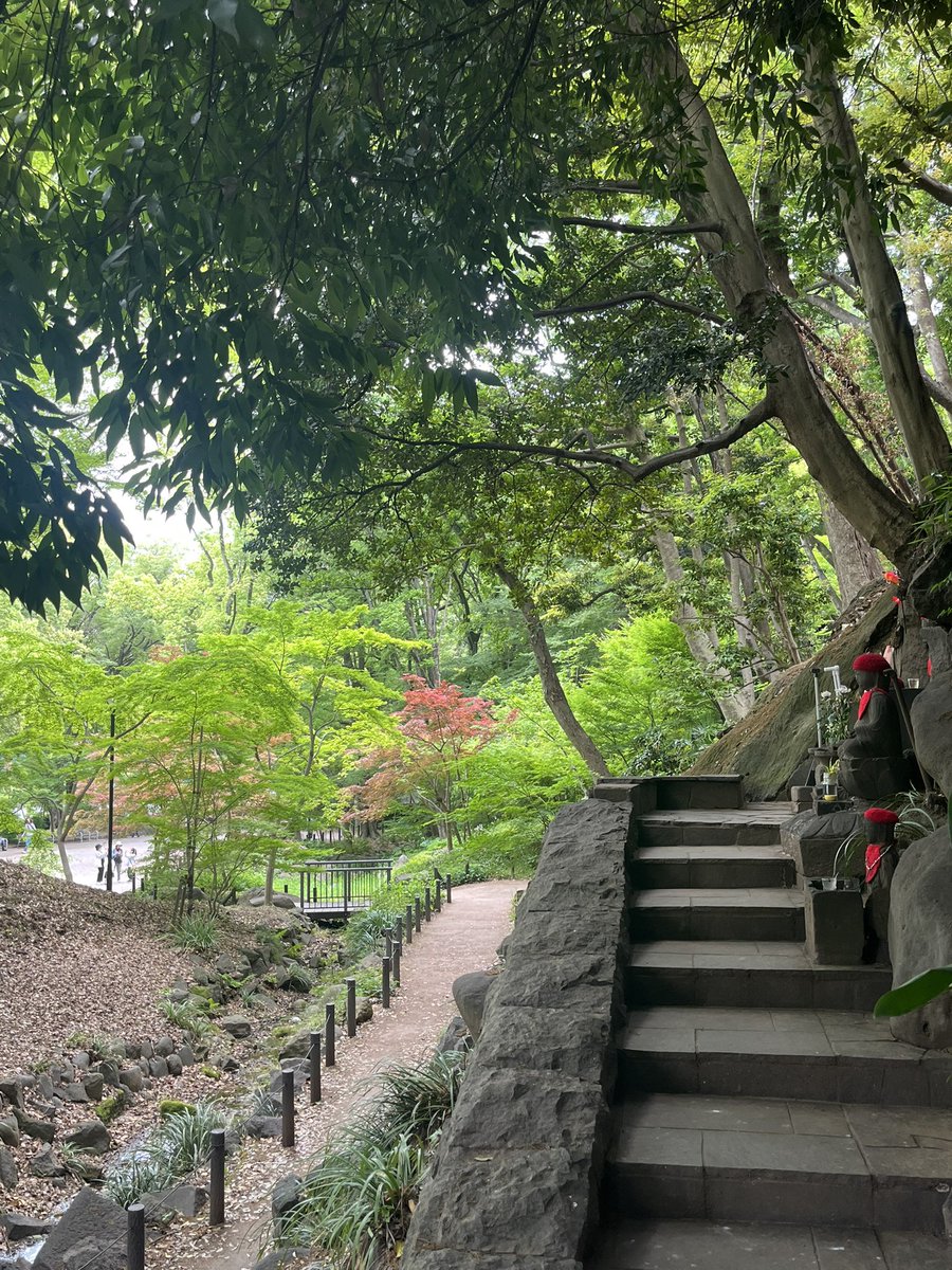 KARUS780096's tweet photo. 芝公園の緑と蛇塚様。 https://t.co/R2hwPJrnEA
